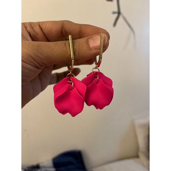 Hot pink earrings , pink acrylic fuchsia flower chunky petal earring statement - Picture 4 of 8